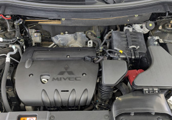 Подержанный автомобиль Mitsubishi Outlander 2020 года (9 фото)