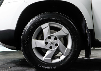 Подержанный автомобиль Renault Duster 2015 года (8 фото)