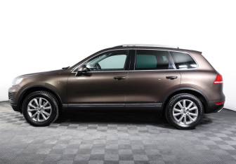 Подержанный автомобиль Volkswagen Touareg 2013 года (8 фото)