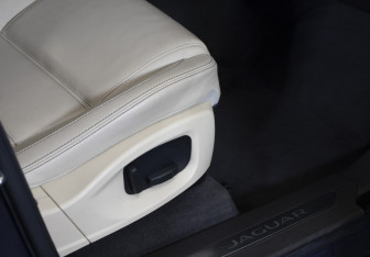 Подержанный автомобиль Infiniti JX 2012 года (22 фото)