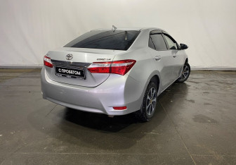 Подержанный автомобиль Toyota Corolla Sedan 2013 года (5 фото)