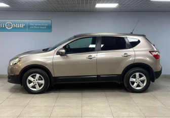 Подержанный автомобиль Nissan Qashqai 2012 года (8 фото)