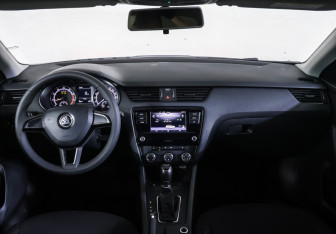 Подержанный автомобиль Skoda Octavia Wagon 2019 года (14 фото)