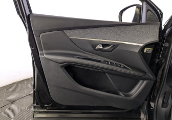 Подержанный автомобиль Peugeot 3008 2018 года (19 фото)