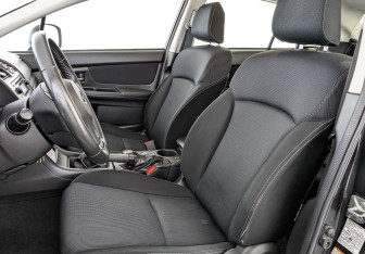 Подержанный автомобиль Subaru XV 2012 года (20 фото)