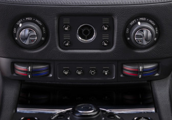 Подержанный автомобиль Rolls-Royce Ghost 2010 года (31 фото)