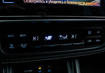 Подержанный автомобиль Toyota Corolla Sedan 2016 года (19 фото)