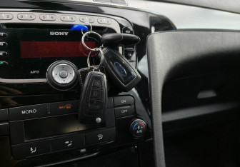 Подержанный автомобиль Ford S-MAX 2012 года (17 фото)