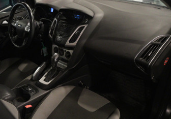 Подержанный автомобиль Ford Focus Hatchback 2012 года (7 фото)
