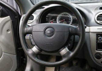 Подержанный автомобиль Chevrolet Lacetti Wagon 2008 года (16 фото)