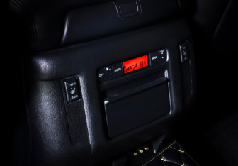 Подержанный автомобиль Nissan Patrol 2013 года (14 фото)