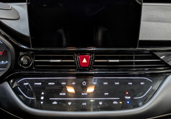 Подержанный автомобиль Москвич 3 2023 года (17 фото)