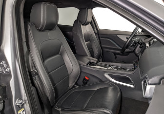 Подержанный автомобиль Jaguar F-Pace 2020 года (24 фото)