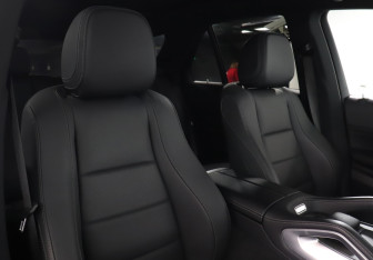 Подержанный автомобиль Mercedes-Benz GLE 2025 года (16 фото)