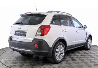 Подержанный автомобиль Opel Antara 2014 года (5 фото)