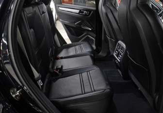 Подержанный автомобиль Porsche Cayenne 2020 года (12 фото)
