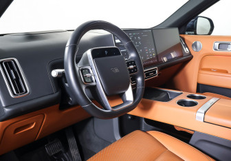 Подержанный автомобиль LiXiang L9 2023 года (15 фото)