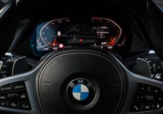 Подержанный автомобиль BMW X7 2021 года (37 фото)