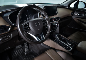 Подержанный автомобиль Hyundai Santa Fe 2019 года (10 фото)