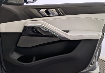 Подержанный автомобиль BMW X6 2025 года (25 фото)