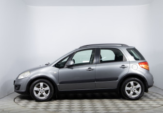 Подержанный автомобиль Suzuki SX4 Hatchback 2011 года (8 фото)