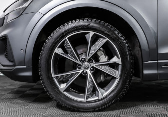 Подержанный автомобиль Audi Q8 2020 года (28 фото)