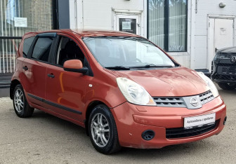 Подержанный автомобиль Nissan Note 2007 года (3 фото)