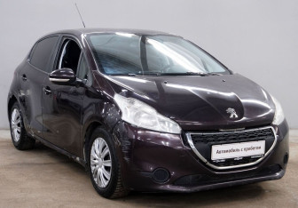 Подержанный автомобиль Peugeot 208 2013 года (3 фото)