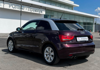 Подержанный автомобиль Audi A1 2012 года (7 фото)