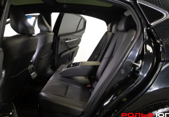 Подержанный автомобиль Toyota Camry Sedan 2024 года (8 фото)
