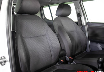 Подержанный автомобиль Skoda Fabia Hatchback 2010 года (16 фото)