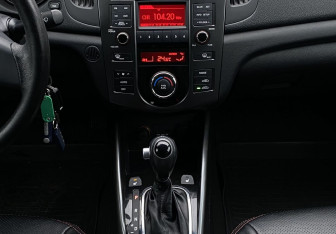 Подержанный автомобиль Kia Cerato Sedan 2012 года (12 фото)