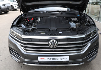 Подержанный автомобиль Volkswagen Touareg 2020 года (9 фото)