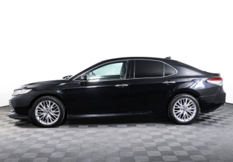 Подержанный автомобиль Toyota Camry Sedan 2020 года (8 фото)