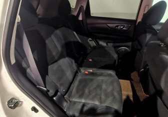 Подержанный автомобиль Nissan X-Trail 2017 года (10 фото)