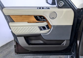 Подержанный автомобиль Land Rover Range Rover 2018 года (19 фото)