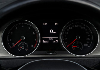 Подержанный автомобиль Volkswagen Golf Hatchback 2013 года (14 фото)