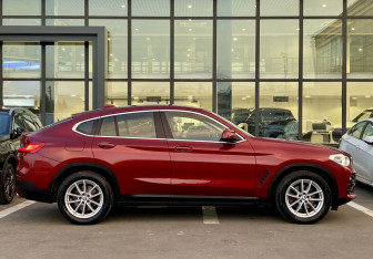 Подержанный автомобиль BMW X4 2018 года (4 фото)