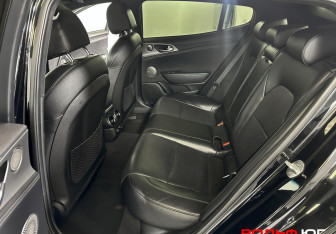 Подержанный автомобиль Kia Stinger 2018 года (10 фото)