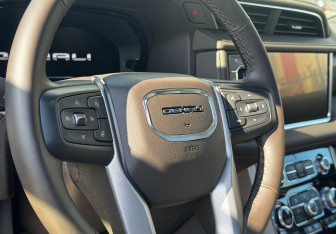 Подержанный автомобиль GMC Yukon 2023 года (18 фото)