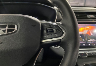 Подержанный автомобиль Geely Atlas Pro 2022 года (16 фото)