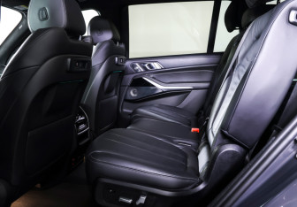 Подержанный автомобиль BMW X7 2021 года (12 фото)