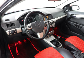 Подержанный автомобиль Opel Astra Hatchback 2007 года (9 фото)