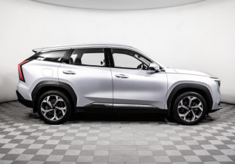 Подержанный автомобиль Geely Atlas 2023 года (5 фото)
