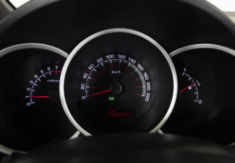 Подержанный автомобиль Kia Venga 2013 года (11 фото)