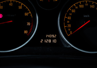 Подержанный автомобиль Opel Astra Sedan 2011 года (10 фото)