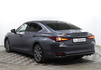 Подержанный автомобиль Lexus ES 2021 года (7 фото)