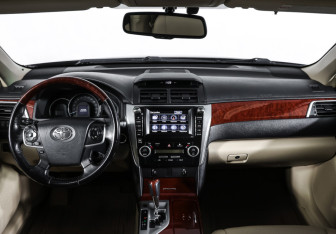 Подержанный автомобиль Toyota Camry Sedan 2012 года (17 фото)