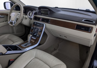 Подержанный автомобиль Volvo XC70 2011 года (13 фото)