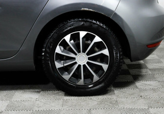 Подержанный автомобиль Volkswagen Golf Hatchback 2010 года (7 фото)